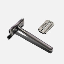 Load image into Gallery viewer, Reusable Razor - 10 Blades Included